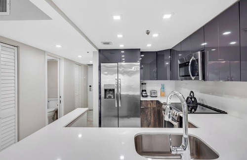 Downtown Miami Condominio | Bay Overlooking Condo With Balcony