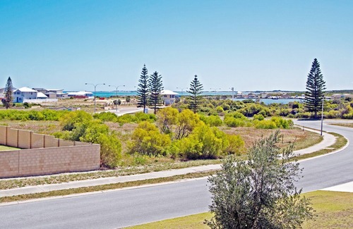 Jurien Bay Casa | Bay Sanctuary: 4 BR, 2 BA House in Jurien Bay, Sleeps 8