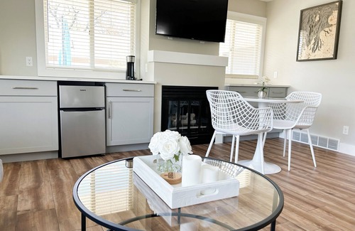 Traverse City Apartamento | Bay Town Suite - Hospitality By the Bay