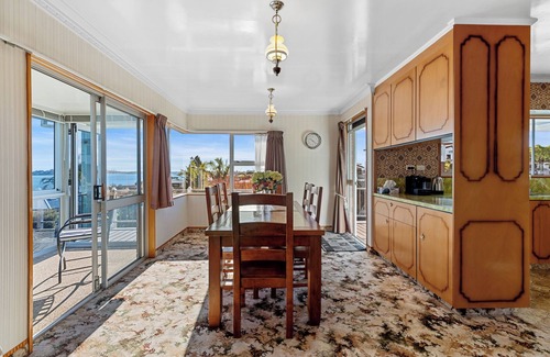 Maungatapu Casa | Bay View Gardens - Tauranga Holiday Home