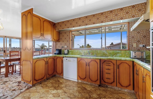 Maungatapu Casa | Bay View Gardens - Tauranga Holiday Home