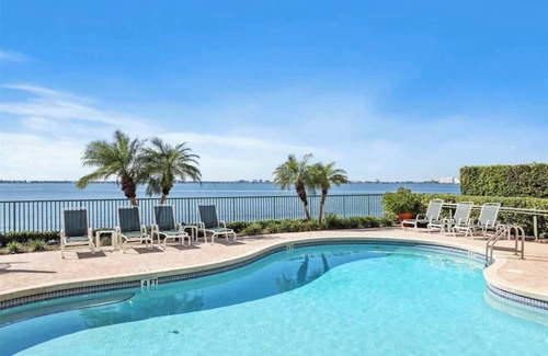 St. Petersburg - Clearwater Apartamento | Bay View, Pool, 5 min St Pete Beach @ Dolphin Bay