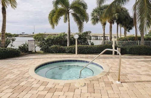 St. Petersburg - Clearwater Apartamento | Bay View, Pool, 5 min St Pete Beach @ Dolphin Bay