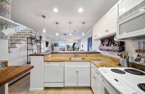 Marin City Casa | BAY VIEW RETREAT NEAR DOWNTOWN SAUSALITO