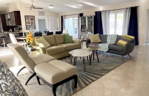 North Corals Villa | Bay View Villa Pool Pkg Wi-Fi 3 Beds 3 Bath 5 min Beach
