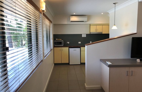 Cairns North Hotel | Bay Village Tropical Retreat & Apartments
