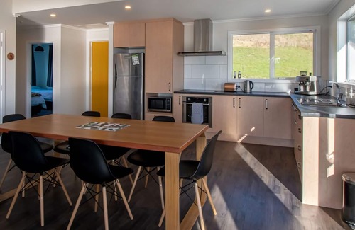 Pohara Casa | Beautiful spacious home overlooking the ocean