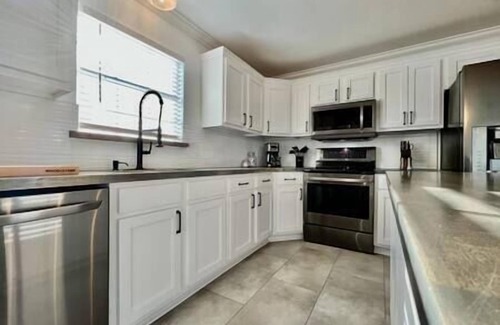 Shoreline Park Casa | Bay Watch - 5Br 3.5 Ba Waterfront with pool pet friendly