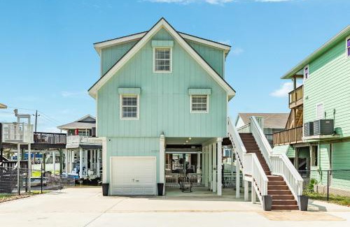 Galveston Casa | Bay Waterfront Boat Slip Huge Decks