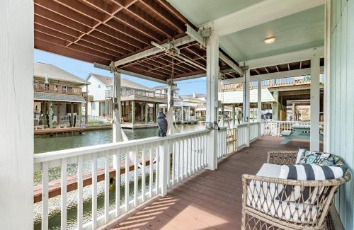 Galveston Casa | Bay Waterfront Boat Slip Huge Decks