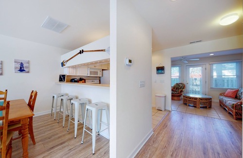 Bethany Beach Casa | Bayberry Woods condo with fast WiFi, on-site pool, tennis & pickleball