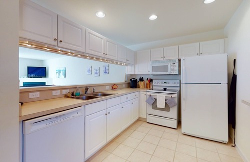 Bethany Beach Casa | Bayberry Woods condo with fast WiFi, on-site pool, tennis & pickleball
