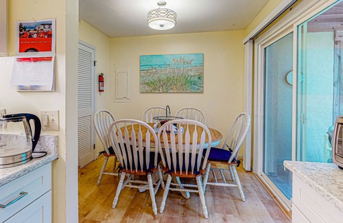 Bethany Beach Casa | Bayberry Woods townhouse with access to pool/tennis, fireplace & washer/dryer