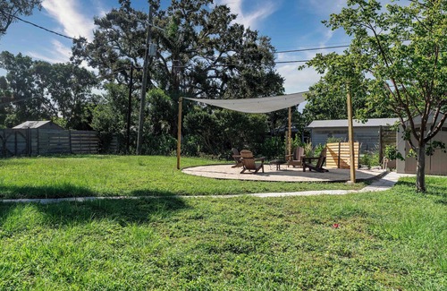 Whitfield Casa | BayBreeze Cottage Family-Friendly Sleeps 6-8 Near SRQ, Ringling & Beaches