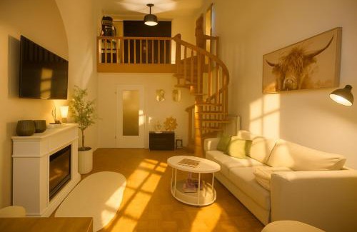 Waldkirchen Apartamento | Bayerischer Wald Hideaway, nähe Passau, Garten, Kamin, Galerie,