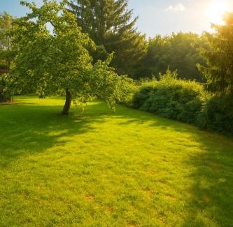 Waldkirchen Apartamento | Bayerischer Wald Hideaway, nähe Passau, Garten, Kamin, Galerie,