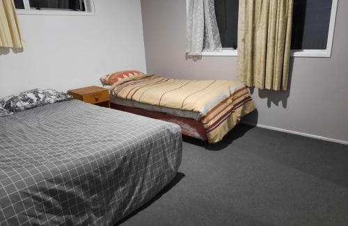 Mount Maunganui Casa | Bayfair Backpack House