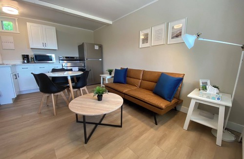 Bluewater Apartamento | Bayfield Retreat 2 Pool HotTub Near Grand Bend & Lake Huron Pet Friendly