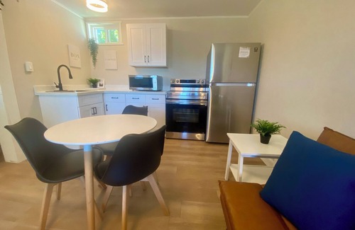 Bluewater Apartamento | Bayfield Retreat 2 Pool HotTub Near Grand Bend & Lake Huron Pet Friendly
