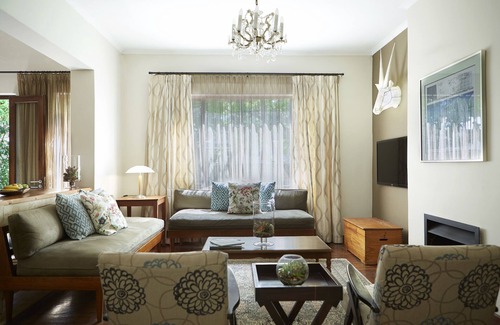 Three Anchor Bay Cama Y Desayuno | Bayflowers Guesthouse