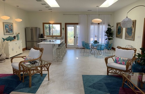 Cape Breezes Casa | Bayside, 4 recámaras, 2 baños, muelle, carrito de golf al golfo, acceso para discapacitados Elavator.