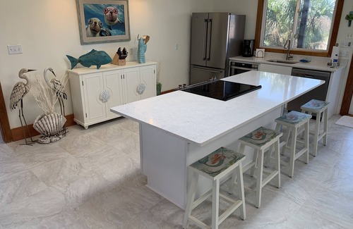 Cape Breezes Casa | Bayside, 4 recámaras, 2 baños, muelle, carrito de golf al golfo, acceso para discapacitados Elavator.