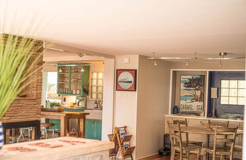 Morro Bay Casa | Frente al mar / frente a la playa Beach Cottage. Frente al mar para comer y cocinar.