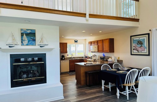 Frenchtown-Rumbly Casa | Bayfront Beauty with Beach and Boatslip!!