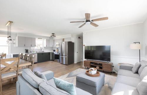 Colington Harbour Casa | Bayfront Bliss - All New for 2025 w Spa & GameRoom