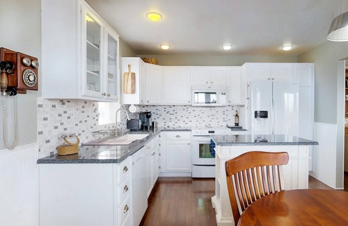 Westport Casa | ¡NUEVO LISTADO! Condo frente a la bahía y cómodo condominio con incre����bles vistas!