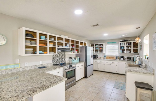 Florida Panhandle Casa | Bayfront Haven: Group Getaway in Milton!