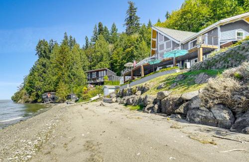 Poulsbo Casa | Bayfront Home with Private Beach in Poulsbo!
