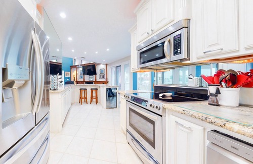 Port Isabel Casa | Bayfront home with dock, private elevator, central AC & grill -snowbird-friendly