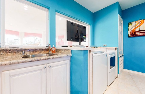 Port Isabel Casa | Bayfront home with dock, private elevator, central AC & grill -snowbird-friendly