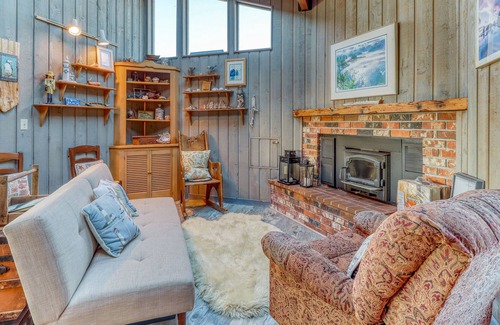 Clinton Casa | ¡NUEVO LISTADO! Casa frente a la bahía con vistas, cable, patio y chimenea de leña.