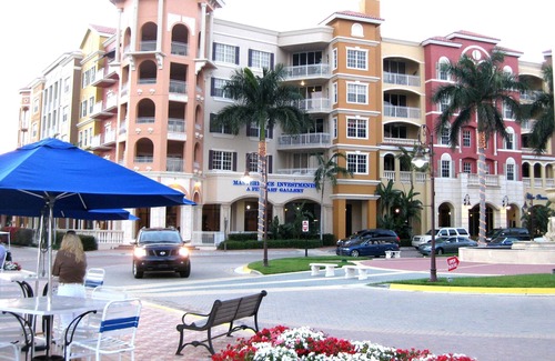 Redevelopment Area Condominio | Frente a la bahía - en el corazón de Nápoles!
