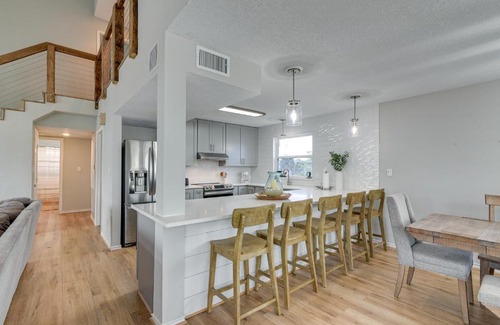 Jamaica Beach Casa | Bayfront Jamaica Beach House Canal Access and Decks