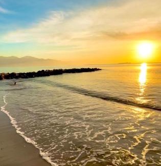Portmore Apartamento | Bayfront Luxury beachfront escape with Pool in Portmore Book Now