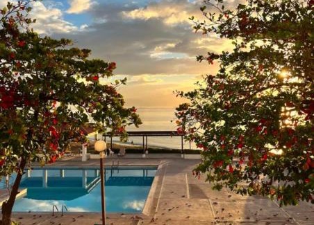 Portmore Apartamento | Bayfront Luxury beachfront escape with Pool in Portmore Book Now