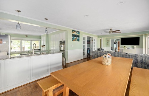 Reedville Casa | Bayfront Oasis with Heated Pool, Hot Tub & Playground! Family & Pet friendly!