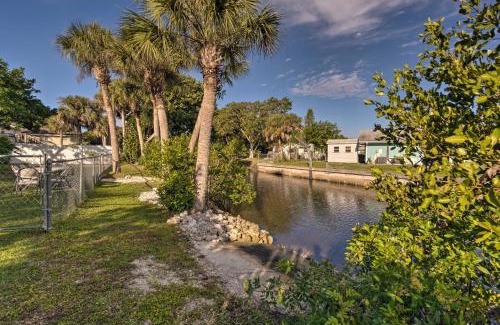 Englewood South Casa | Bayfront Paradise with Heated Pool and Balcony!