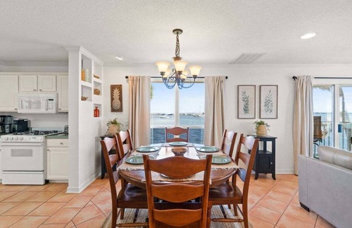 Panama City Casa | Bayfront Townhome with Private Dock, Kayaks & Stunning Views in Historic St. Andrew's!