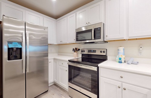 Innerarity Townhomes Casa | Bayfront townhome with incredible views, close to beach, private washer/dryer