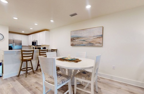 Innerarity Townhomes Casa | Bayfront townhome with incredible views, close to beach, private washer/dryer