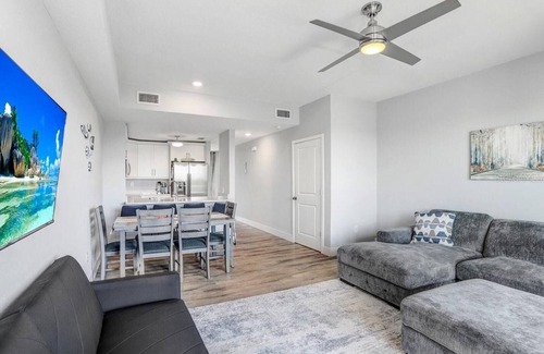Ruskin Casa | Bayfront Townhouse w/Heated Pool, HotTub, Beach, Marina, tiki bars w/live music