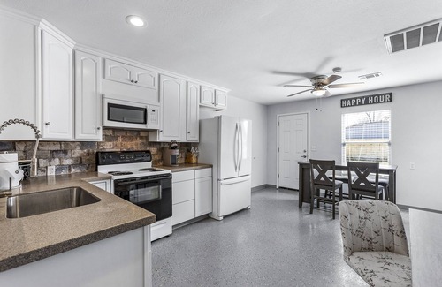 San Leon Casa | Bayfront Trio House w/Hot Tub + Private Pier