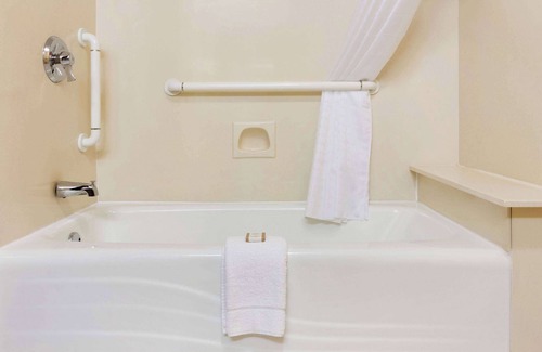 Central Oklahoma City Hotel | Baymont by Wyndham Oklahoma City Airport