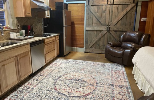 Breaux Bridge Apartamento | Bayou & pool view with private patio