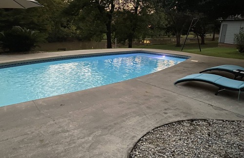 Breaux Bridge Apartamento | Bayou & pool view with private patio