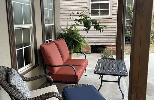 Breaux Bridge Apartamento | Bayou & pool view with private patio